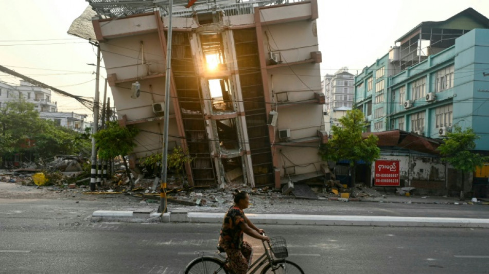 Myanmar gedenkt der Erdbebenopfer - Frau am vierten Tag aus Tr&uuml;mmern gerettet