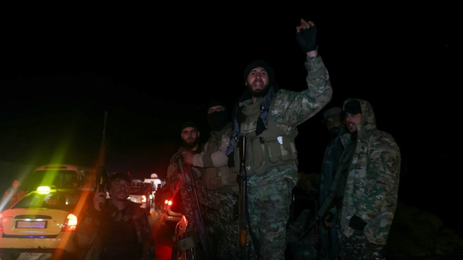 Presidente interino s&iacute;rio pede a insurgentes alau&iacute;tas que se rendam