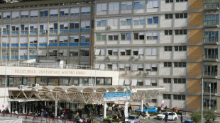 La salud del papa mejora y el Vaticano contempla el final de su hospitalizaci&oacute;n