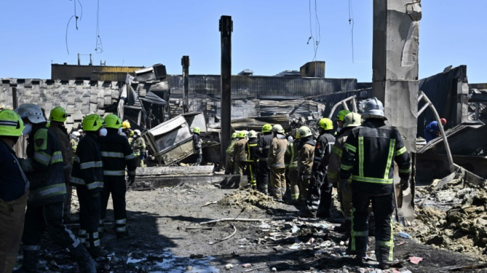 Frappe russe meurtri&egrave;re &agrave; Krementchouk: les riverains d&eacute;mentent la pr&eacute;sence d'une cible militaire