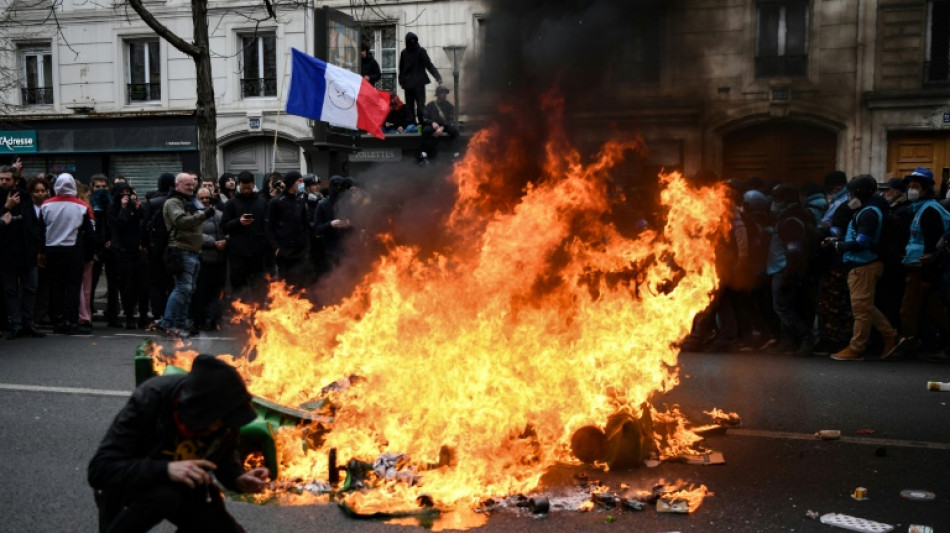 Retraites: des heurts recens&eacute;s &agrave; Paris et plusieurs villes en marge des cort&egrave;ges