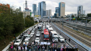 Israel alerta que Hamas deve libertar tr&ecirc;s ref&eacute;ns no s&aacute;bado para salvar a tr&eacute;gua em Gaza