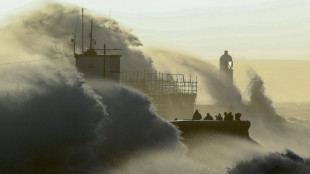 Sturm legt öffentliches Leben in Teilen Großbritanniens lahm
