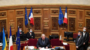 Pr&eacute;sidentielle: les candidats parlent territoires, Macron accus&eacute; de fuir le d&eacute;bat