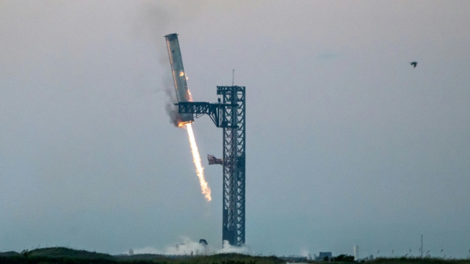 SpaceX r&eacute;ussit &agrave; rattraper une partie de sa m&eacute;gafus&eacute;e Starship, une premi&egrave;re