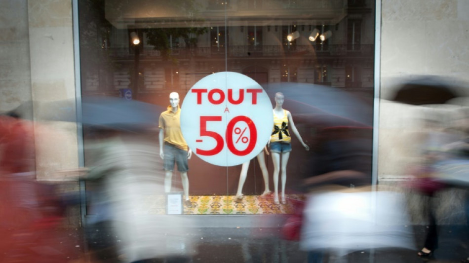 Coup d'envoi des soldes d'&eacute;t&eacute;, dans un contexte incertain