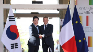Sommet sur le cin&eacute;ma: Macron appelle &agrave; "reprendre le contr&ocirc;le" sur l'IA