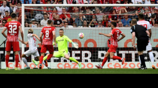 Kampl winner fuels Leipzig's Champions League hopes