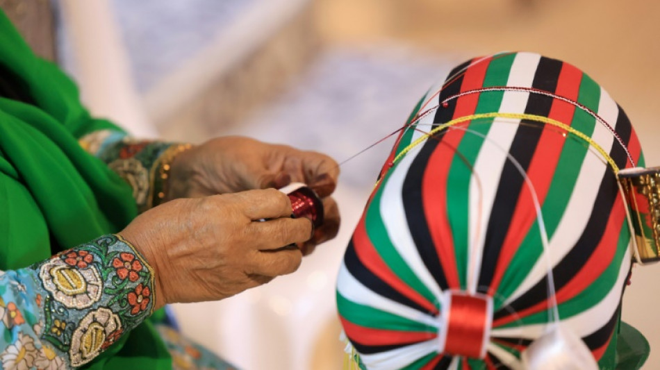 Aux Emirats, des femmes perp&eacute;tuent l'art de la broderie traditionnelle
