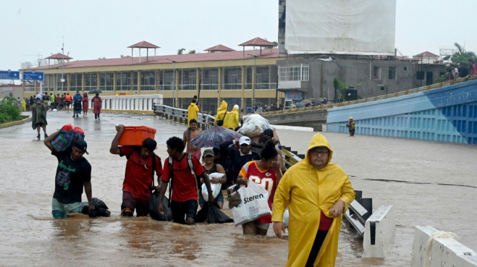 "Nous sommes d&eacute;sesp&eacute;r&eacute;s": au Mexique, Acapulco revit le cauchemar des ouragans