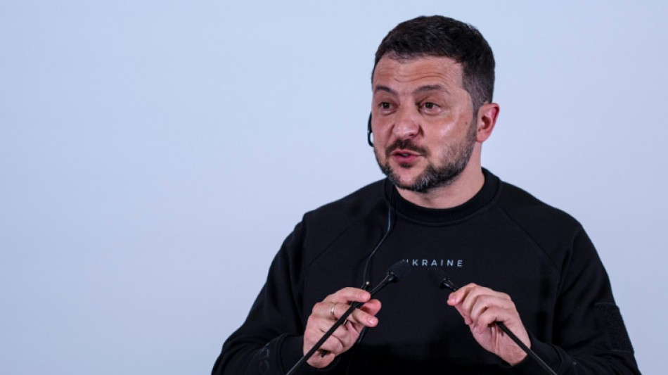 Zelensky visita a frente de batalha no leste da Ucr&acirc;nia