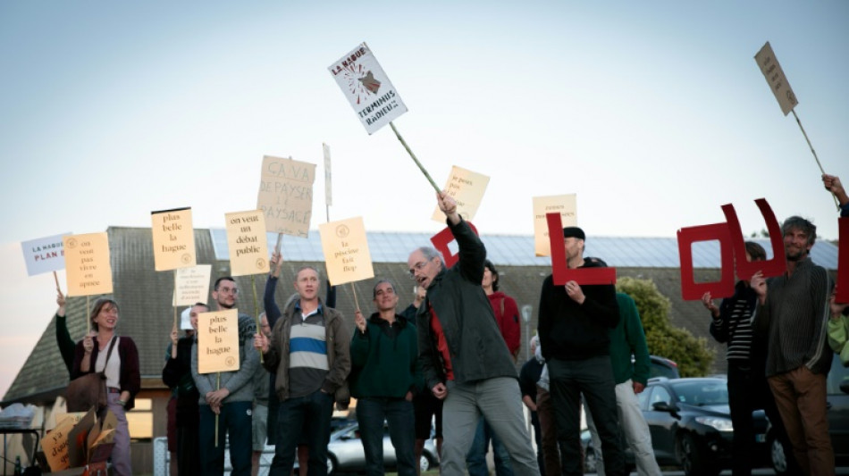 "Trop, c'est trop": fin houleuse de la concertation sur le projet de piscine nucl&eacute;aire