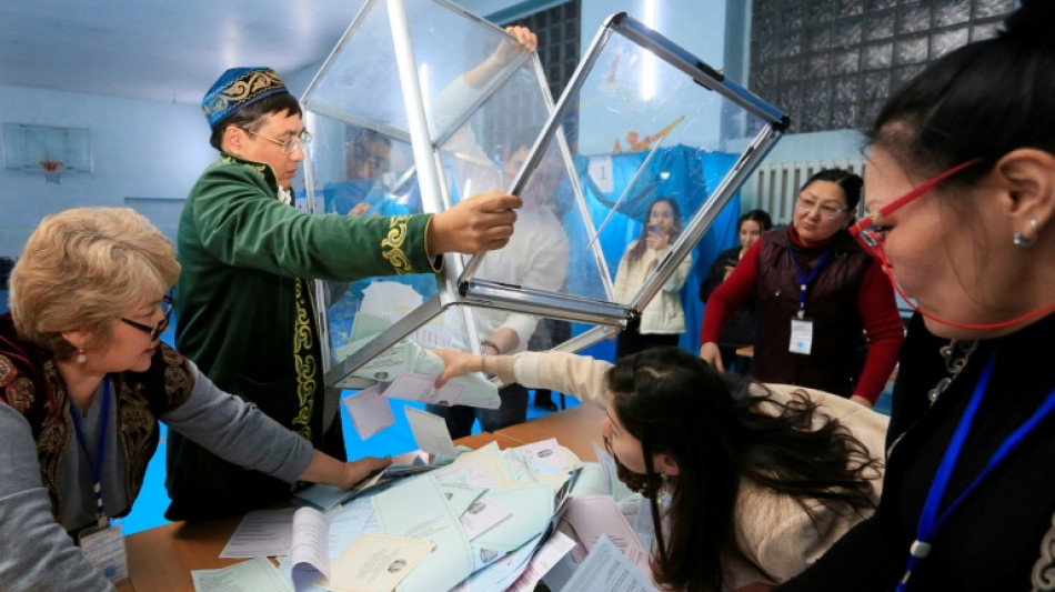L&eacute;gislatives au Kazakhstan: le parti au pouvoir largement en t&ecirc;te
