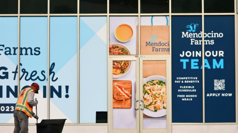 US private hiring heats up while Fed warns of inflationary pressures