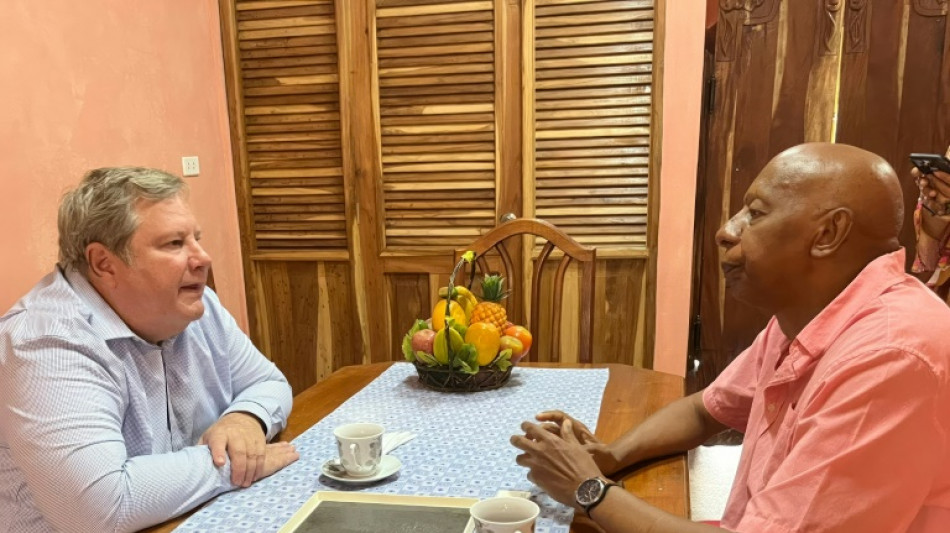 Representante dos EUA em Cuba multiplica visitas a dissidentes e irrita o governo