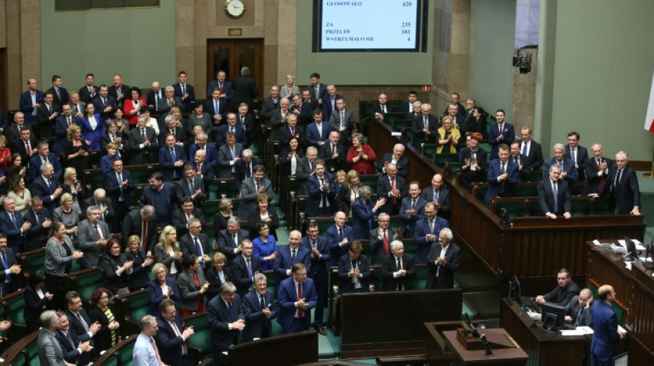 Polens Parlament stimmt f&uuml;r umstrittenes Referendum am Tag der Parlamentswahl