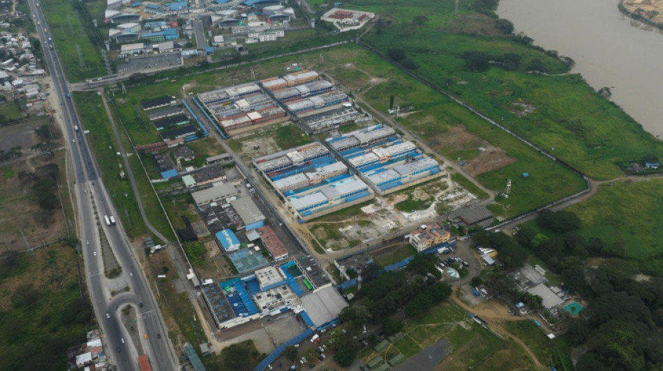 Seis presidi&aacute;rios morrem em confronto no Equador