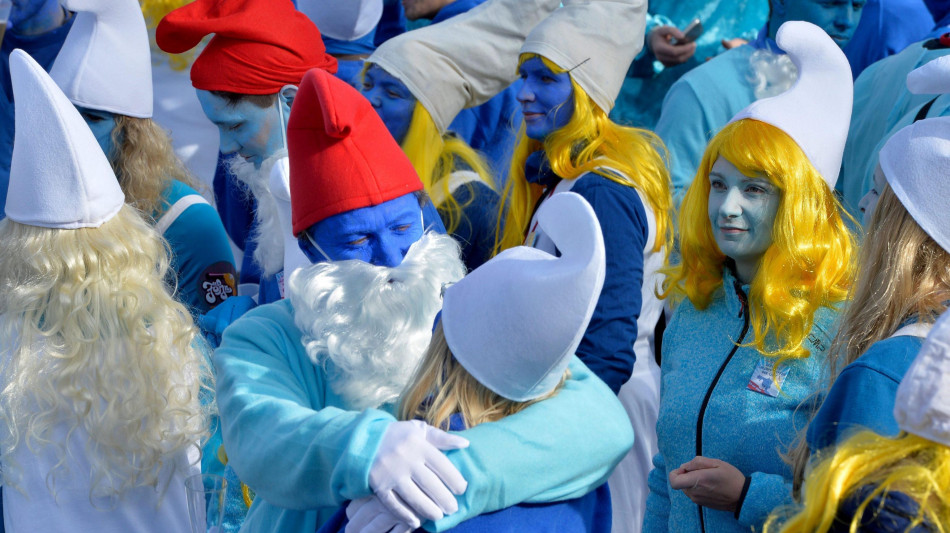In Francia nuovo record mondiale di persone vestite da Puffi