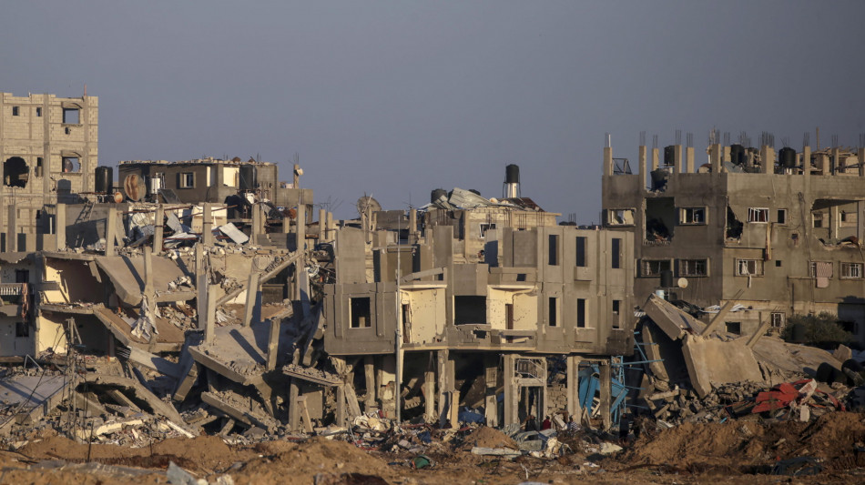 Gaza, media: 6 morti in raid di Israele su campo profughi Bureij