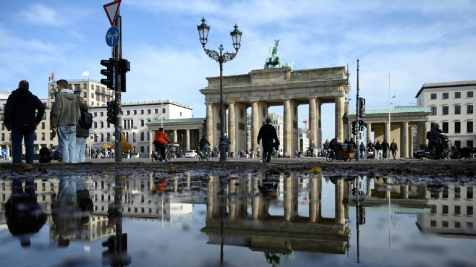 Solidarit&auml;t mit Protesten in Iran: Brandenburger Tor in Berlin wird angestrahlt