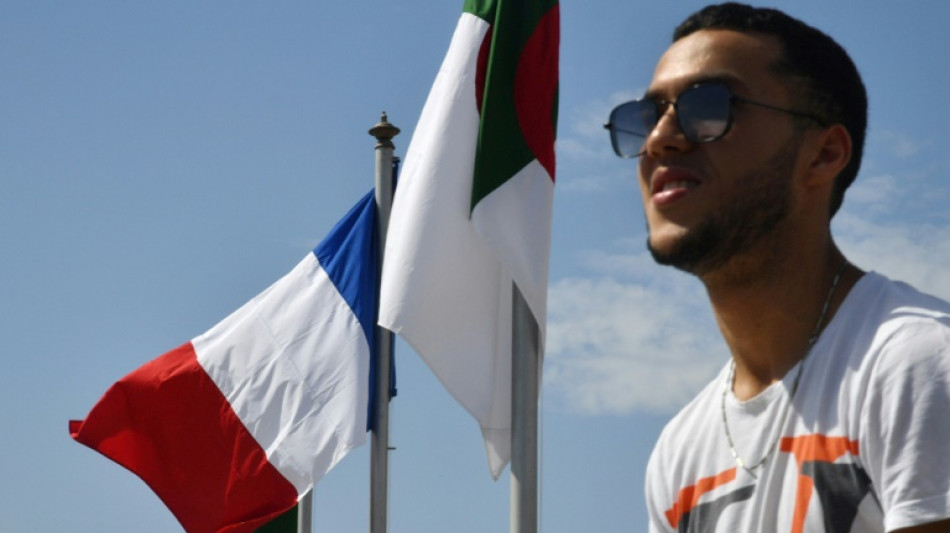 Macron pr&ocirc;ne un "partenariat renouvel&eacute;" pour l'"histoire d'amour avec l'Alg&eacute;rie"