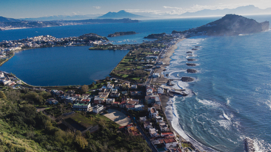 Sotto i Campi Flegrei la crosta terrestre più debole del normale