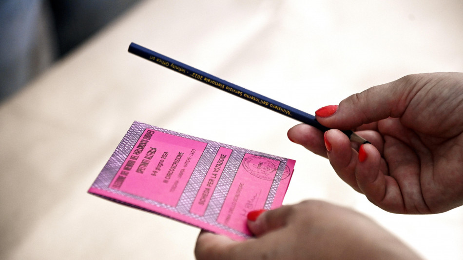 Europee: l'affluenza definitiva alle 12 &egrave; del 25%