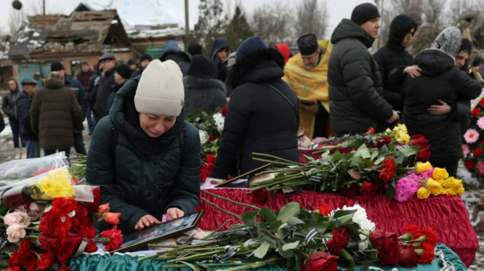 Adolescente ucraniana enterra sua fam&iacute;lia ap&oacute;s bombardeio russo