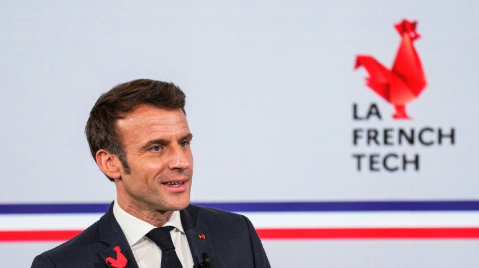 Macron veut mettre les bouch&eacute;es doubles sur la r&eacute;industrialisation