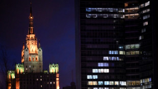 Rusia prepara desfile para exhibir poder&iacute;a mientras Ucrania denuncia 60 muertos en escuela