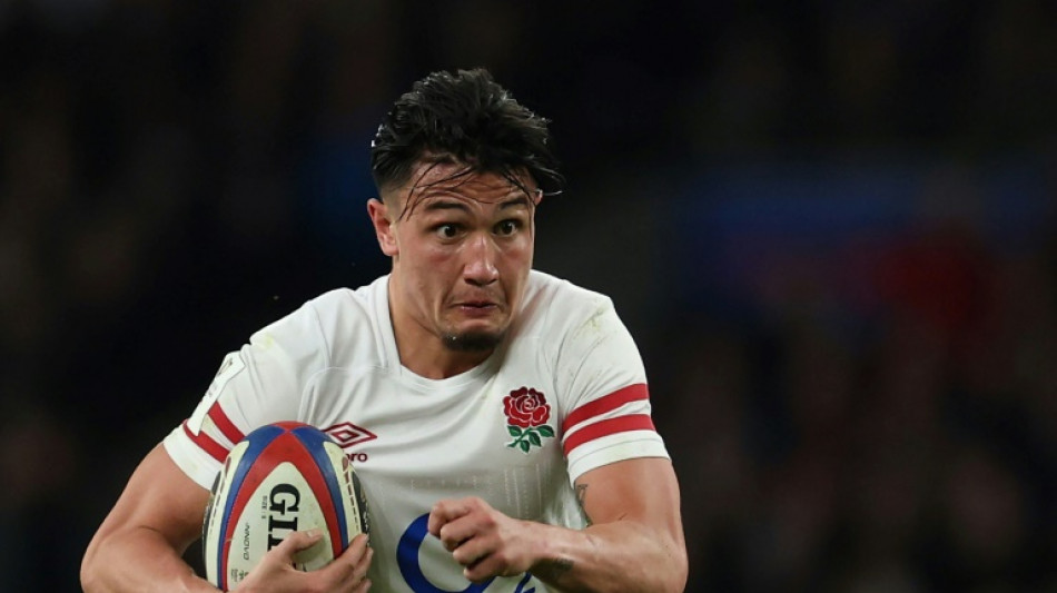 Borthwick challenges Smith as England fly-half dropped from France training squad