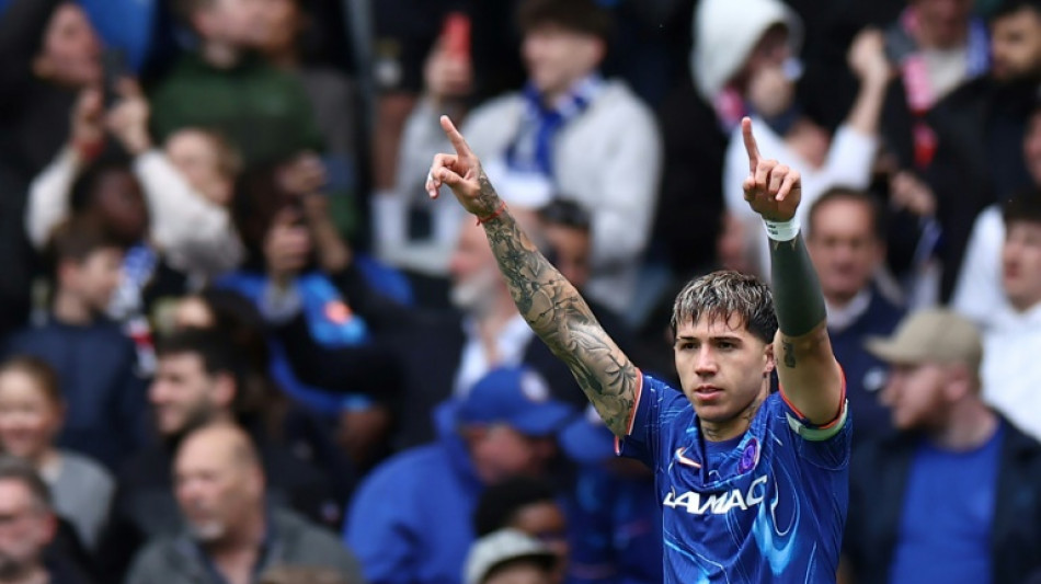 Chelsea beat champions Liverpool to boost top five push