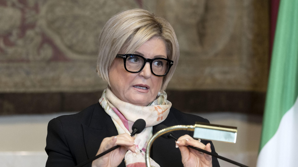 Calderone, l'occupazione cresce ma portare pi&ugrave; donne al lavoro