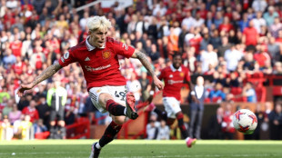 Man Utd close on Champions League return, Southampton relegated