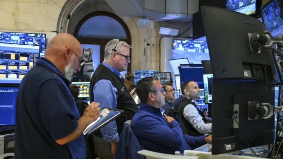 Wall Street cl&ocirc;ture en nette hausse, record du Dow Jones