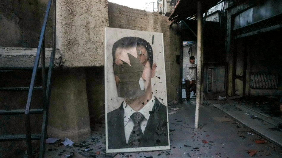 S&iacute;rios comemoram a queda de Assad na capital Damasco