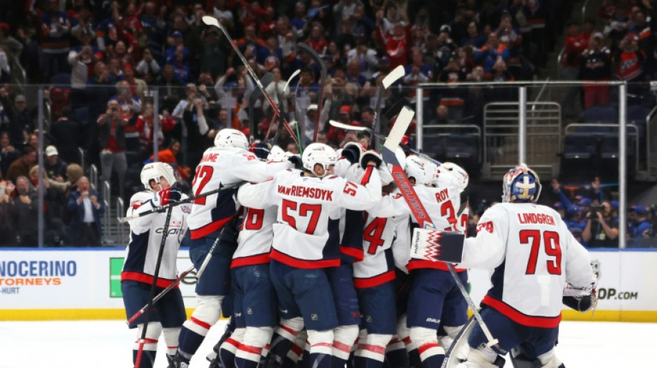 Ovechkin scores 895th goal to clinch all-time NHL record