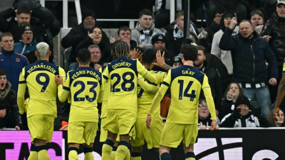 Romero bicycle kick rescues point for Spurs against Newcastle
