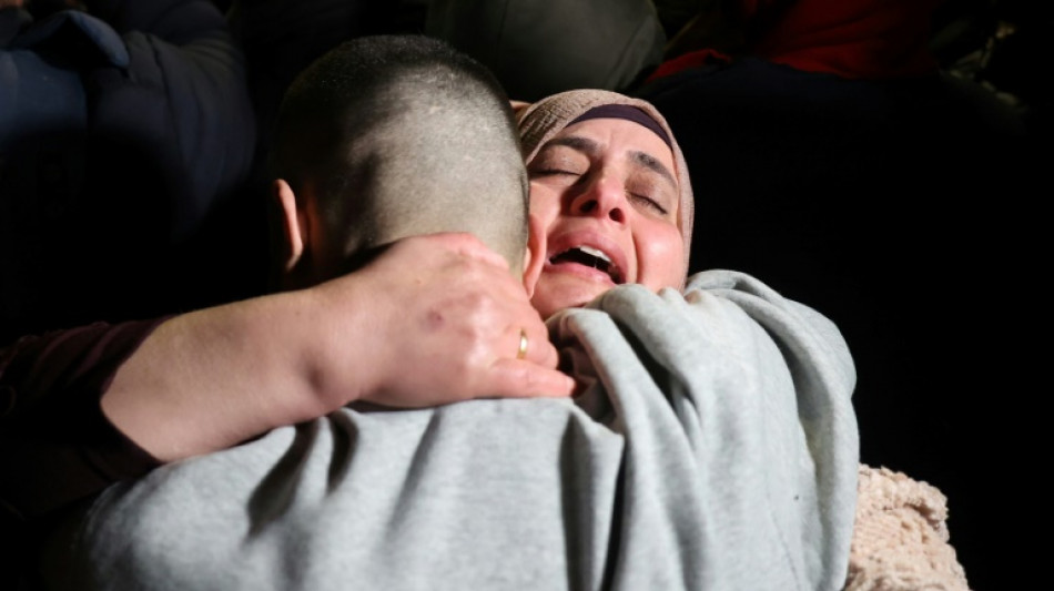 L&aacute;grimas de alegr&iacute;a y abrazos tras la liberaci&oacute;n de prisioneros palestinos