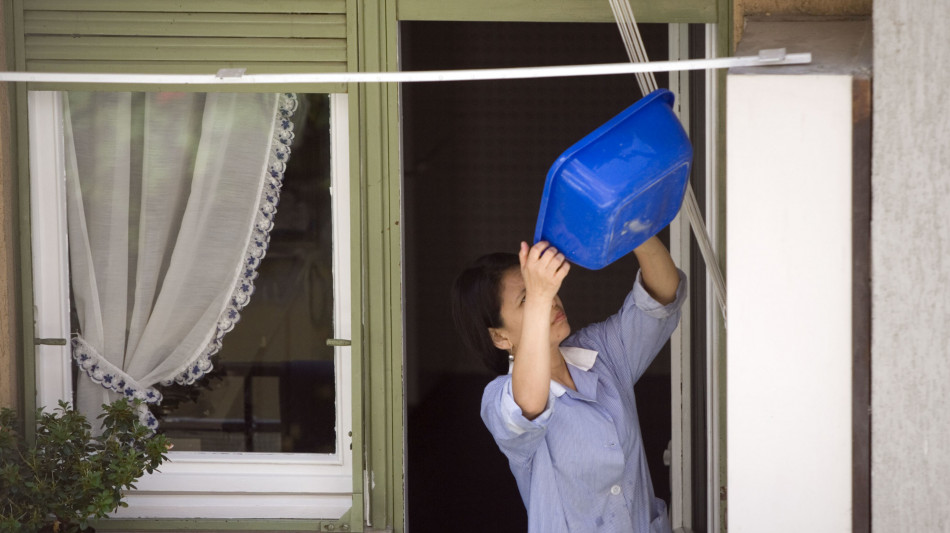 Met&agrave; lavoratori domestici Ue senza contratto, in Italia 60%