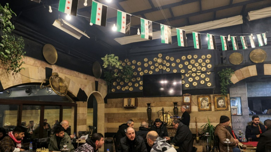 En los caf&eacute;s de Damasco, los sirios disfrutan del "sue&ntilde;o" de hablar libremente