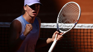 Swiatek and Sabalenka into French Open last 16