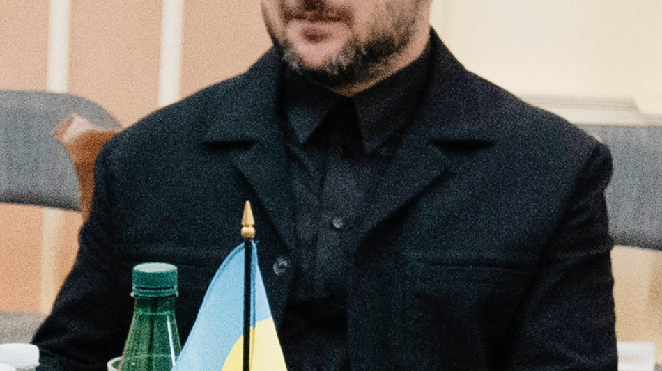 Zelensky, testato con successo missile con gittata da 3000 km