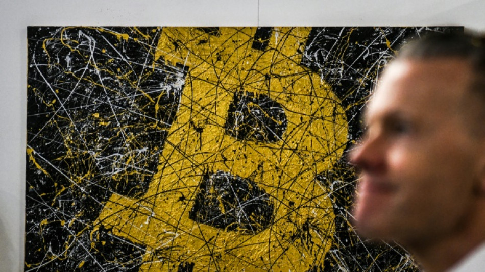 El bitc&oacute;in borra sus ganancias de 2022 y cae por debajo de los 30.000 d&oacute;lares