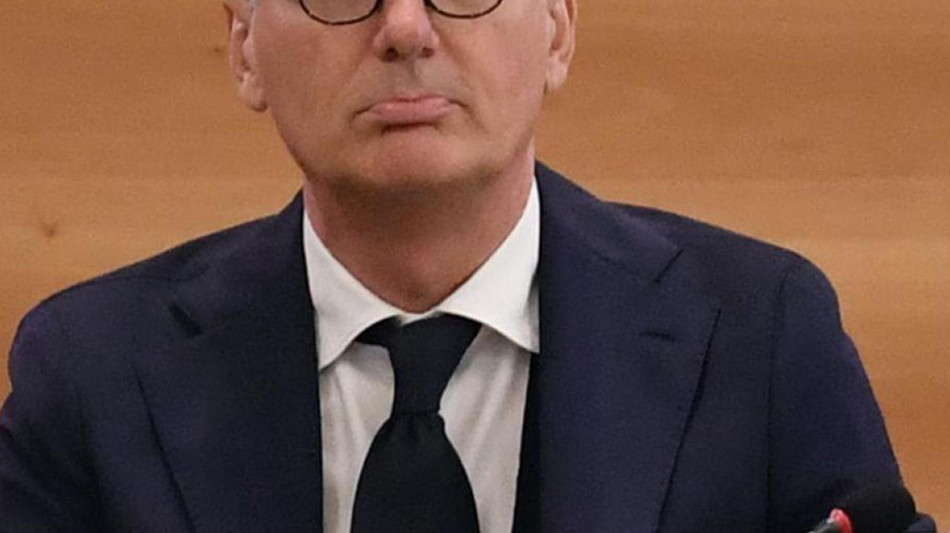 Essilux rileva da MidEuropa le cliniche oftalmiche Optegra