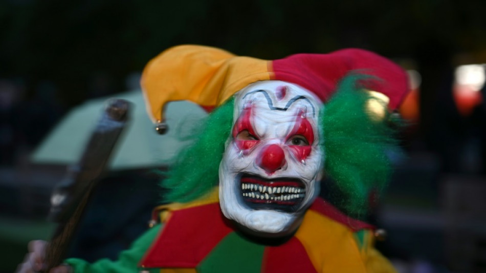 B&ouml;ller auf Beamte in der Halloween-Nacht: Polizeieins&auml;tze in mehreren St&auml;dten