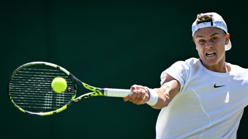 Carball&eacute;s cede ante Rune y se despide de Wimbledon