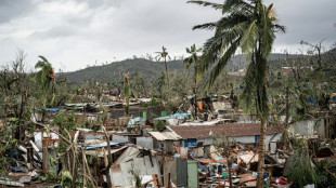 Fran&ccedil;a vai impor toque de recolher noturno na 'devastada' Mayotte