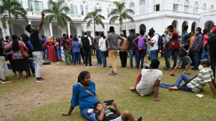 Gefl&uuml;chteter Pr&auml;sident von Sri Lanka in Milit&auml;rbasis am Flughafen untergebracht