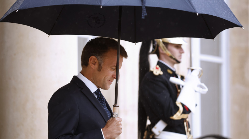 Macron, 'il futuro dell'Ucraina si decide con Kiev e Ue'